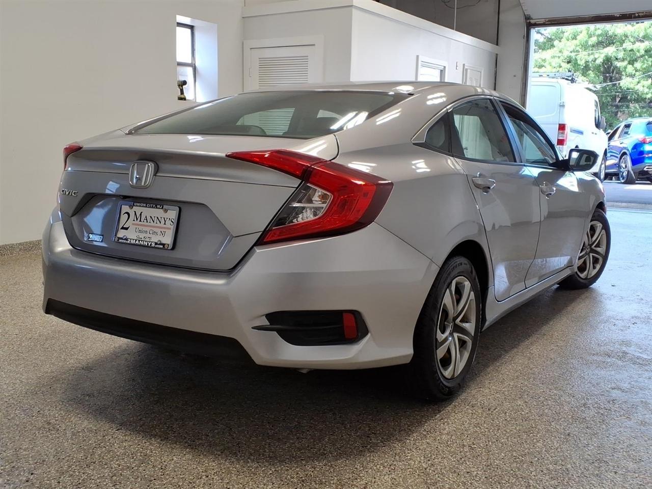 Honda Civic photo 4