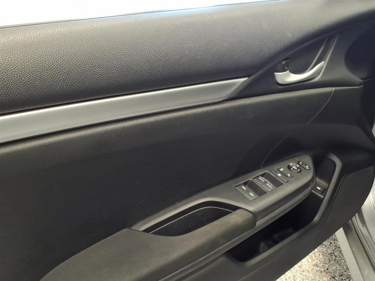 Honda Civic photo 8