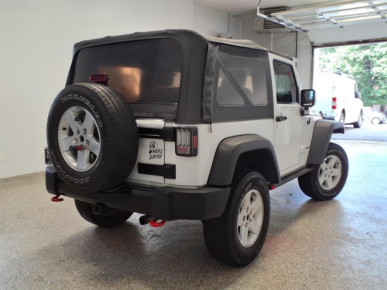 Jeep Wrangler photo 4