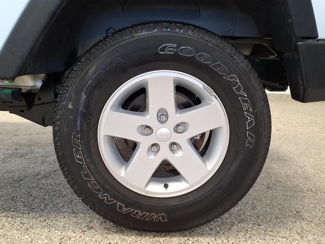 Jeep Wrangler photo 7