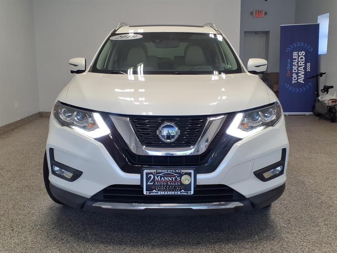 Nissan Rogue photo 2