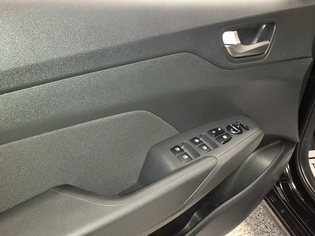 Hyundai Accent photo 8