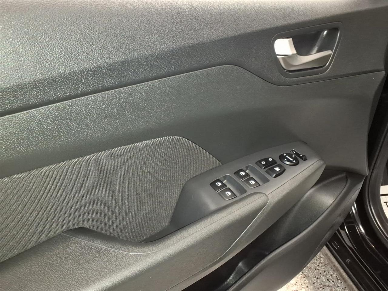 Hyundai Accent SEL Sedan IVT 2022