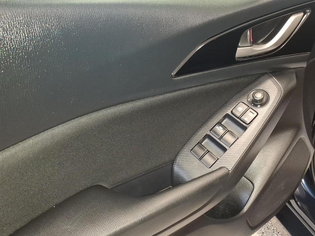 Mazda Mazda3 photo 8