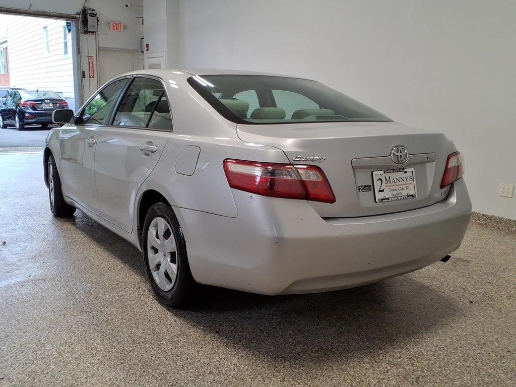 Toyota Camry 4dr Sdn I4 Auto LE (Natl) 2007