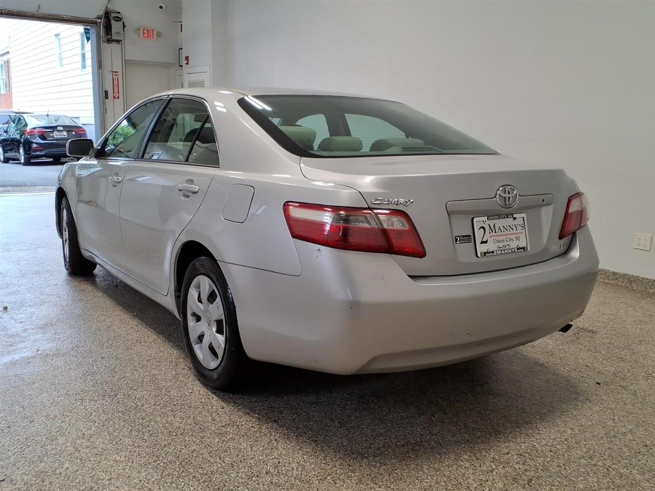 Toyota Camry 4dr Sdn I4 Auto LE (Natl) 2007