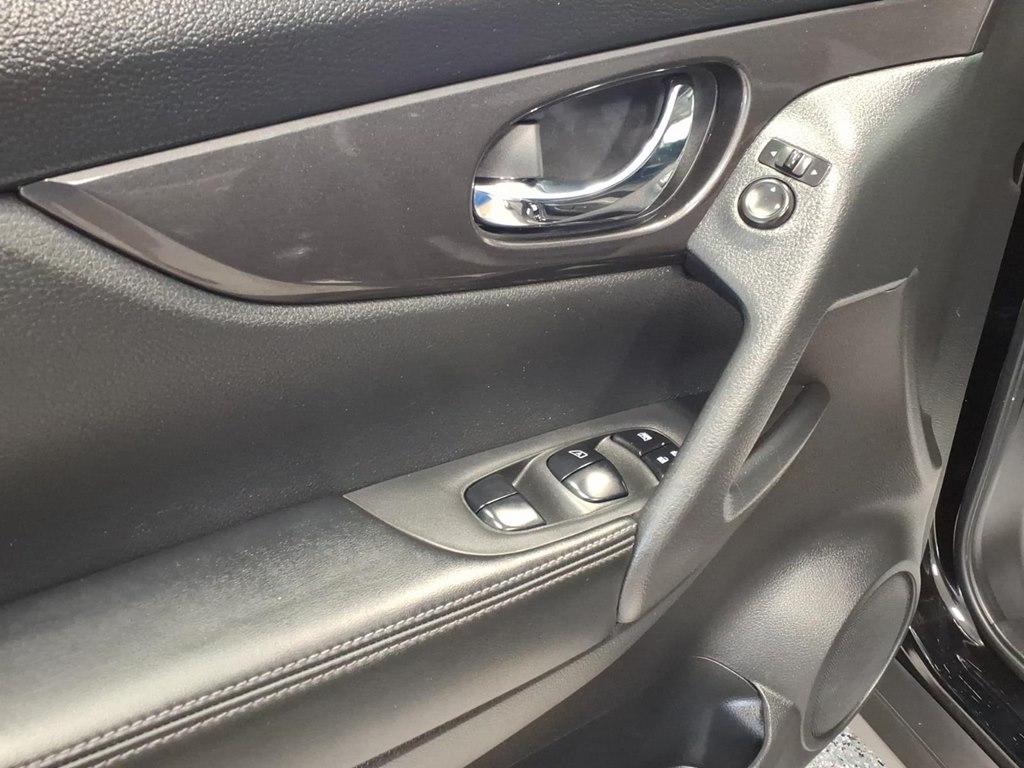 Nissan Rogue photo 8