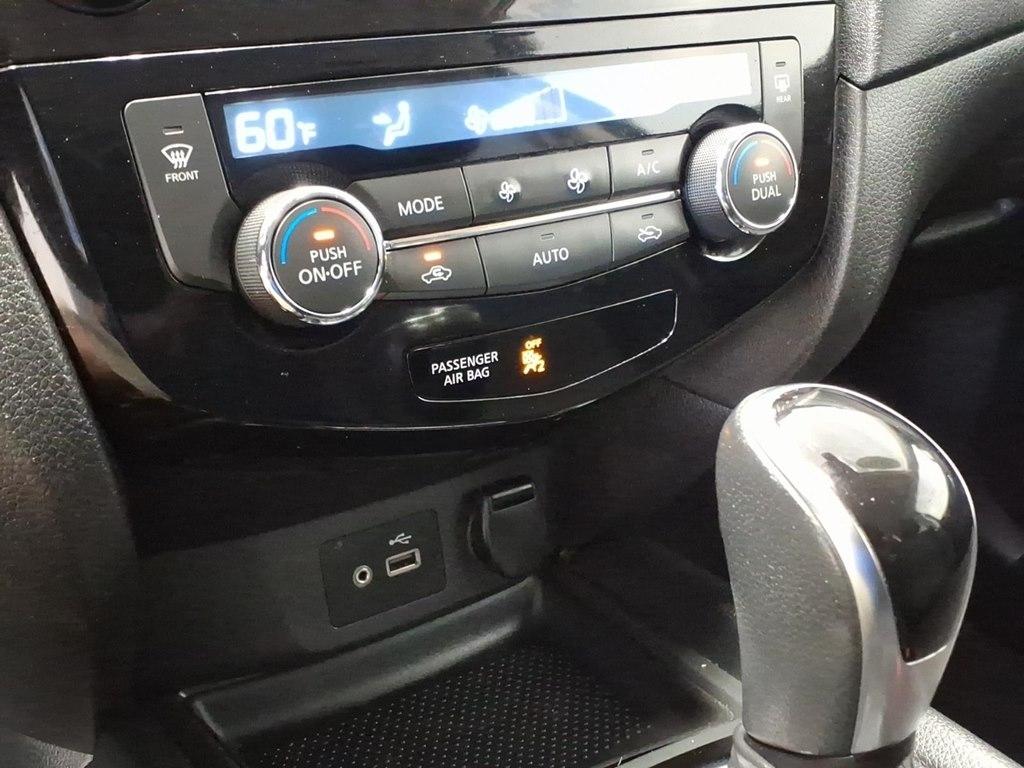 Nissan Rogue photo 17