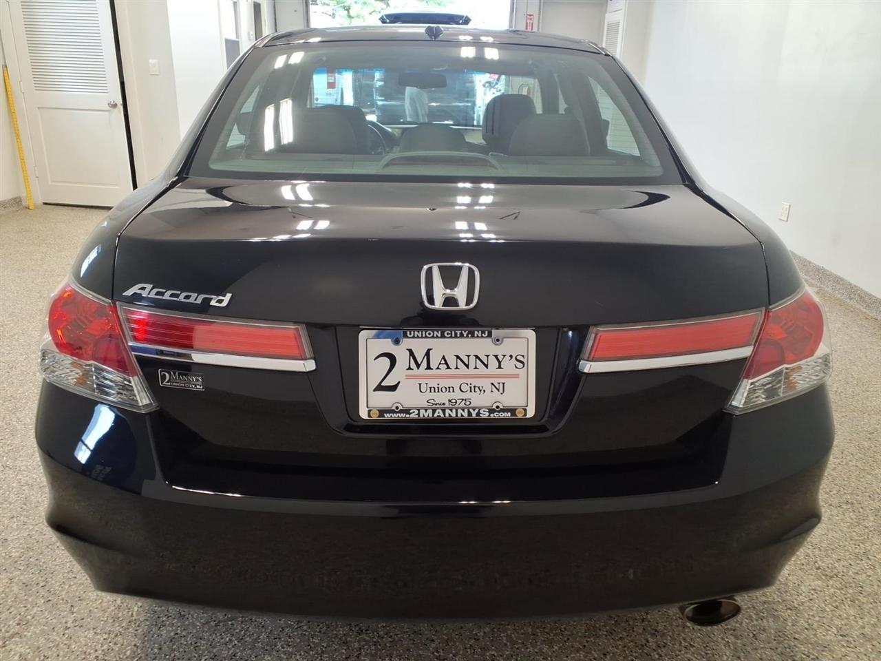 Honda Accord photo 5