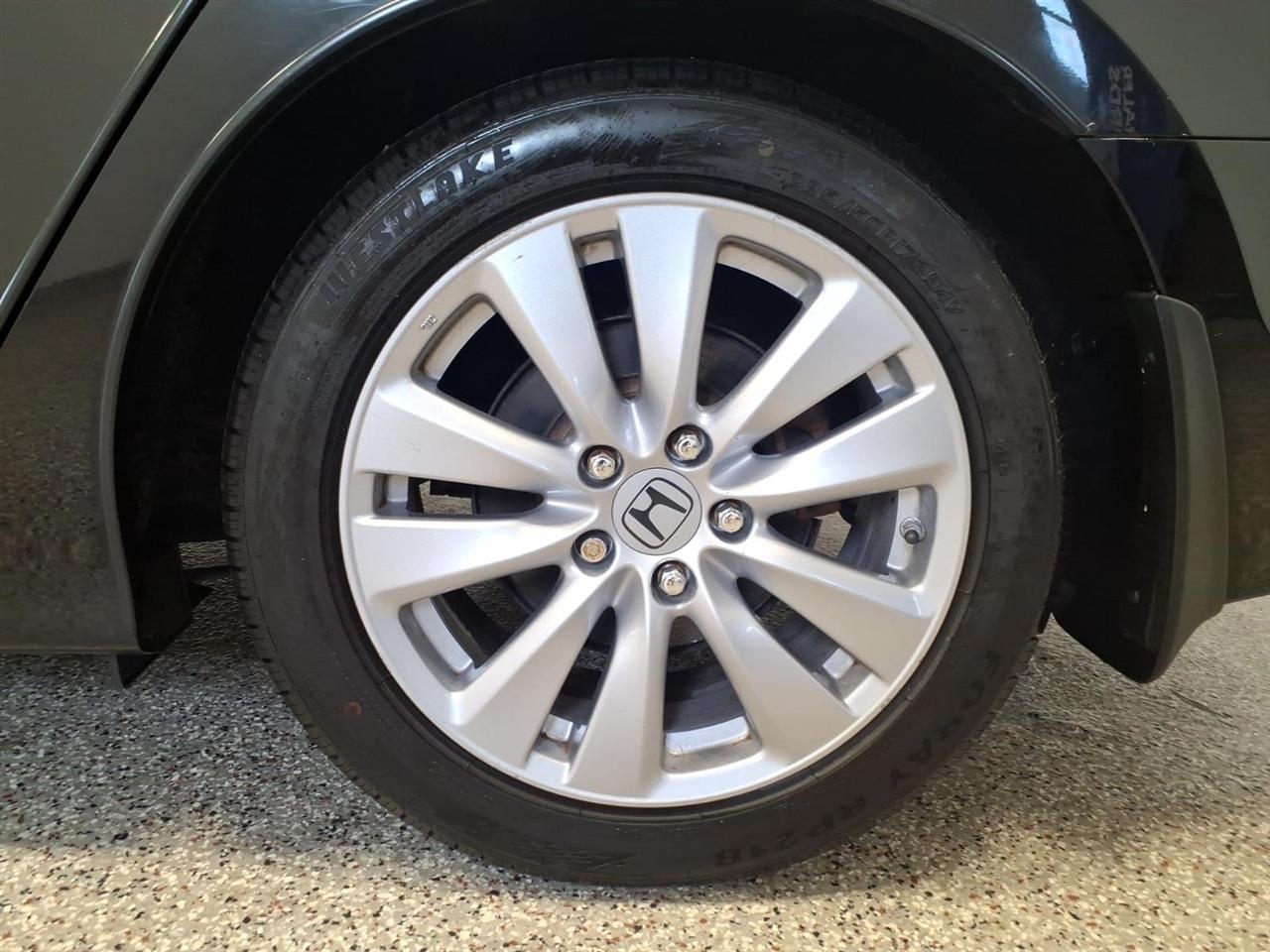 Honda Accord photo 7