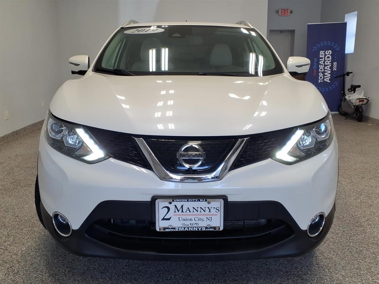 Nissan Rogue Sport photo 2