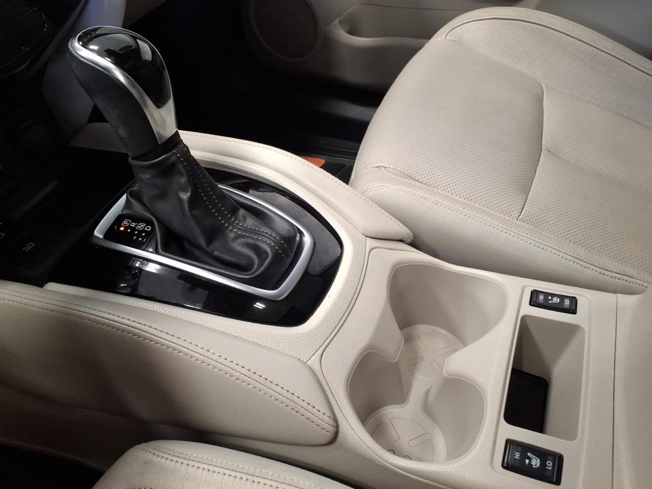 Nissan Rogue Sport photo 18