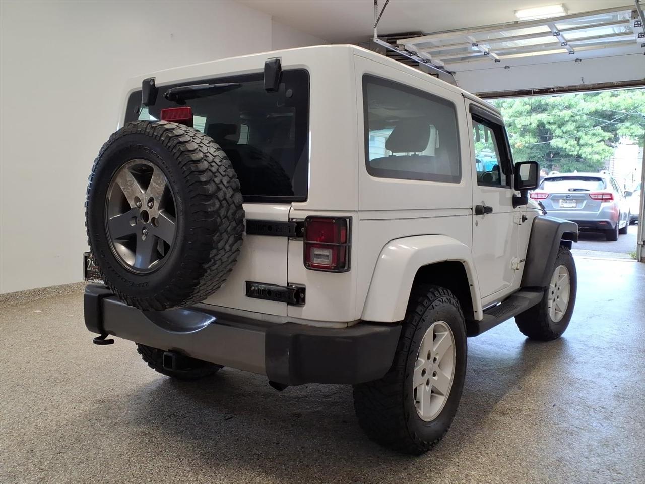 Jeep Wrangler photo 4
