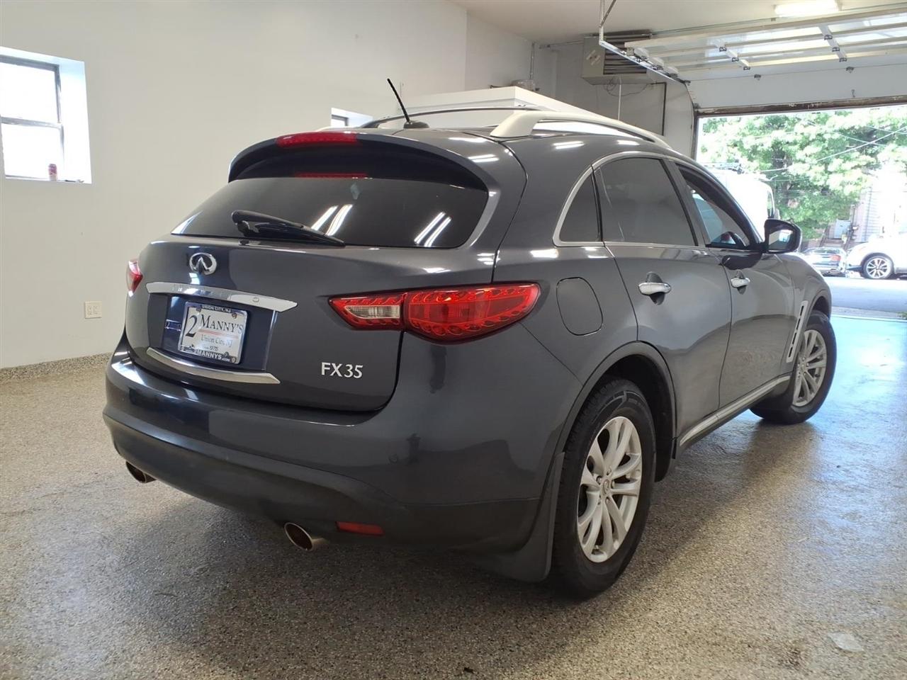 Infiniti FX35 photo 4