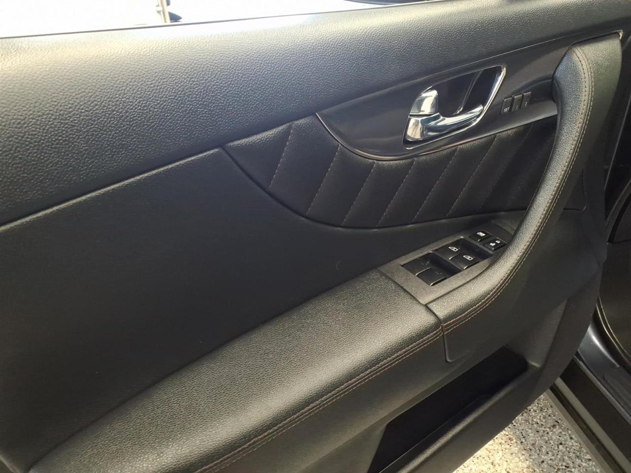 Infiniti FX35 photo 8