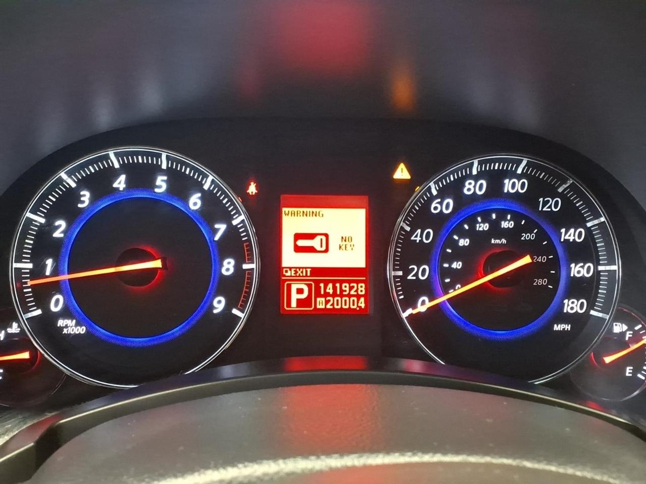 Infiniti FX35 photo 11