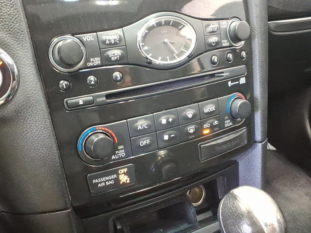 Infiniti FX35 photo 16
