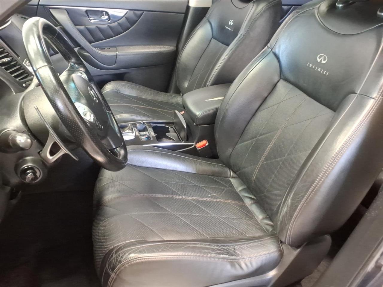 Infiniti FX35 photo 18