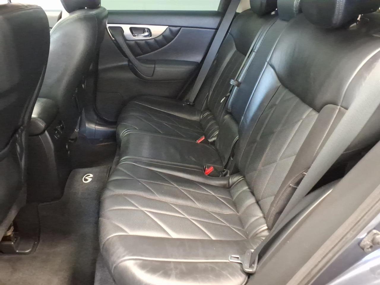 Infiniti FX35 photo 21