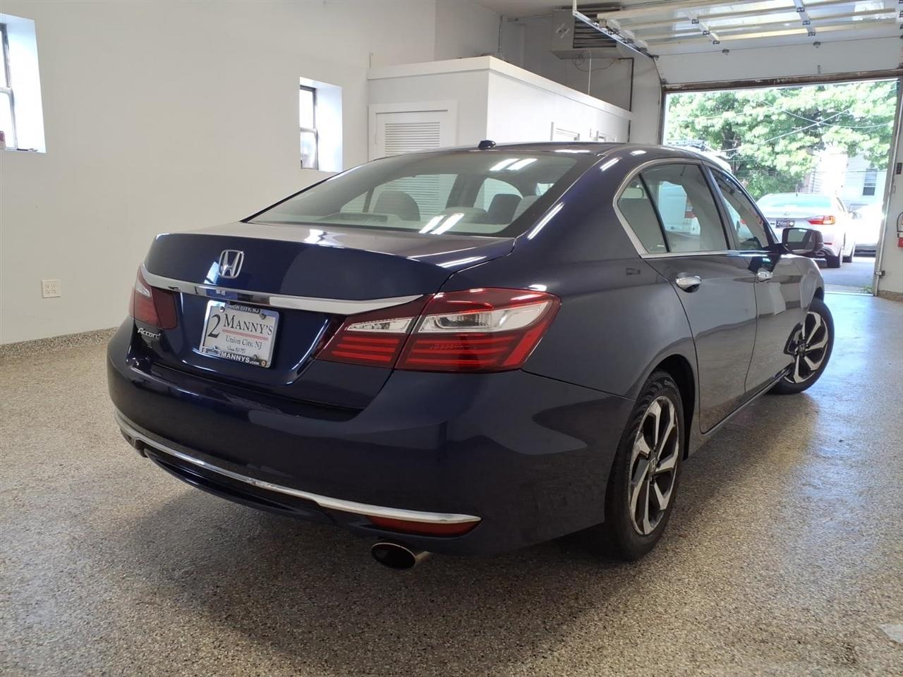 Honda Accord photo 4