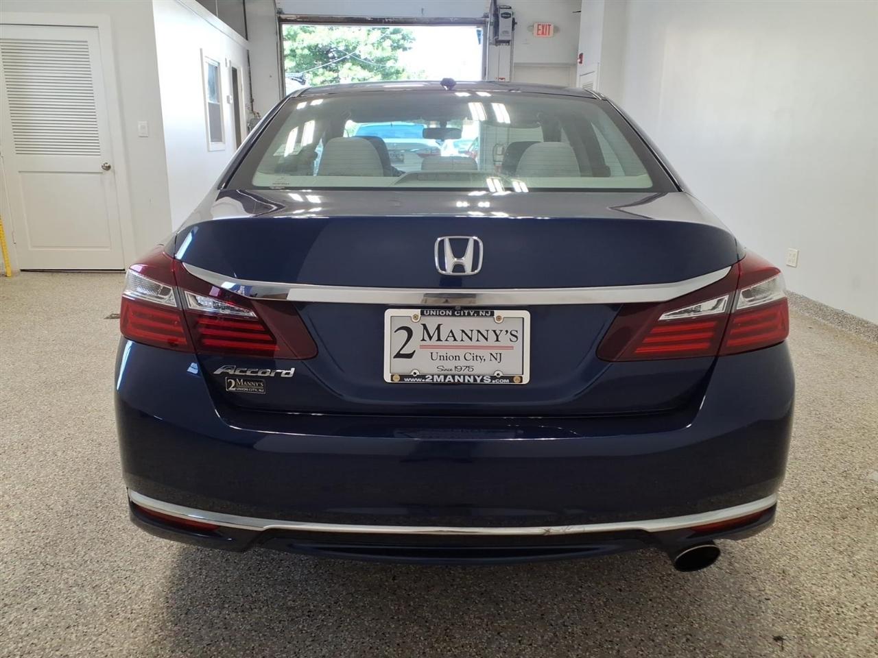 Honda Accord photo 5