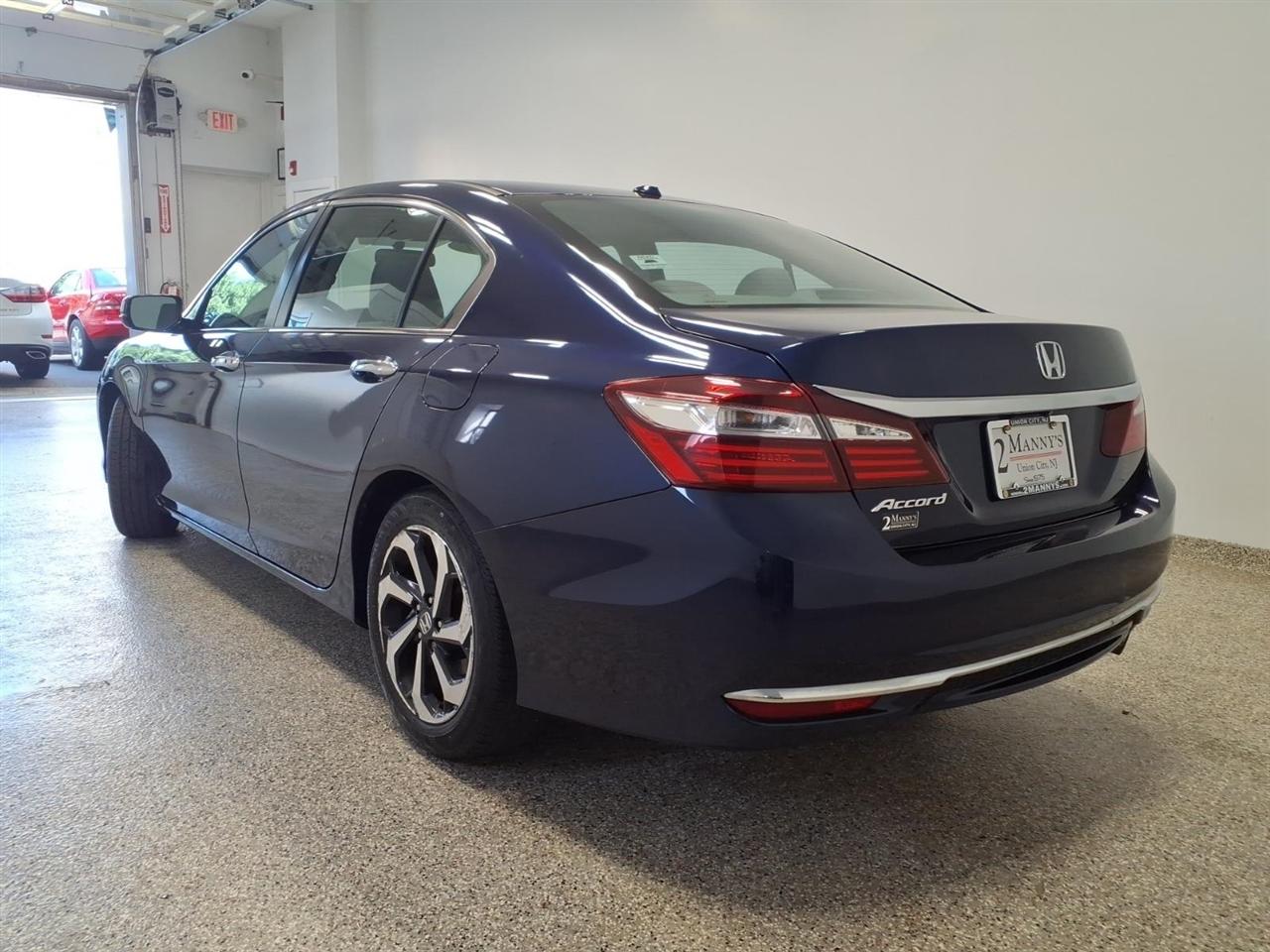 Honda Accord photo 6