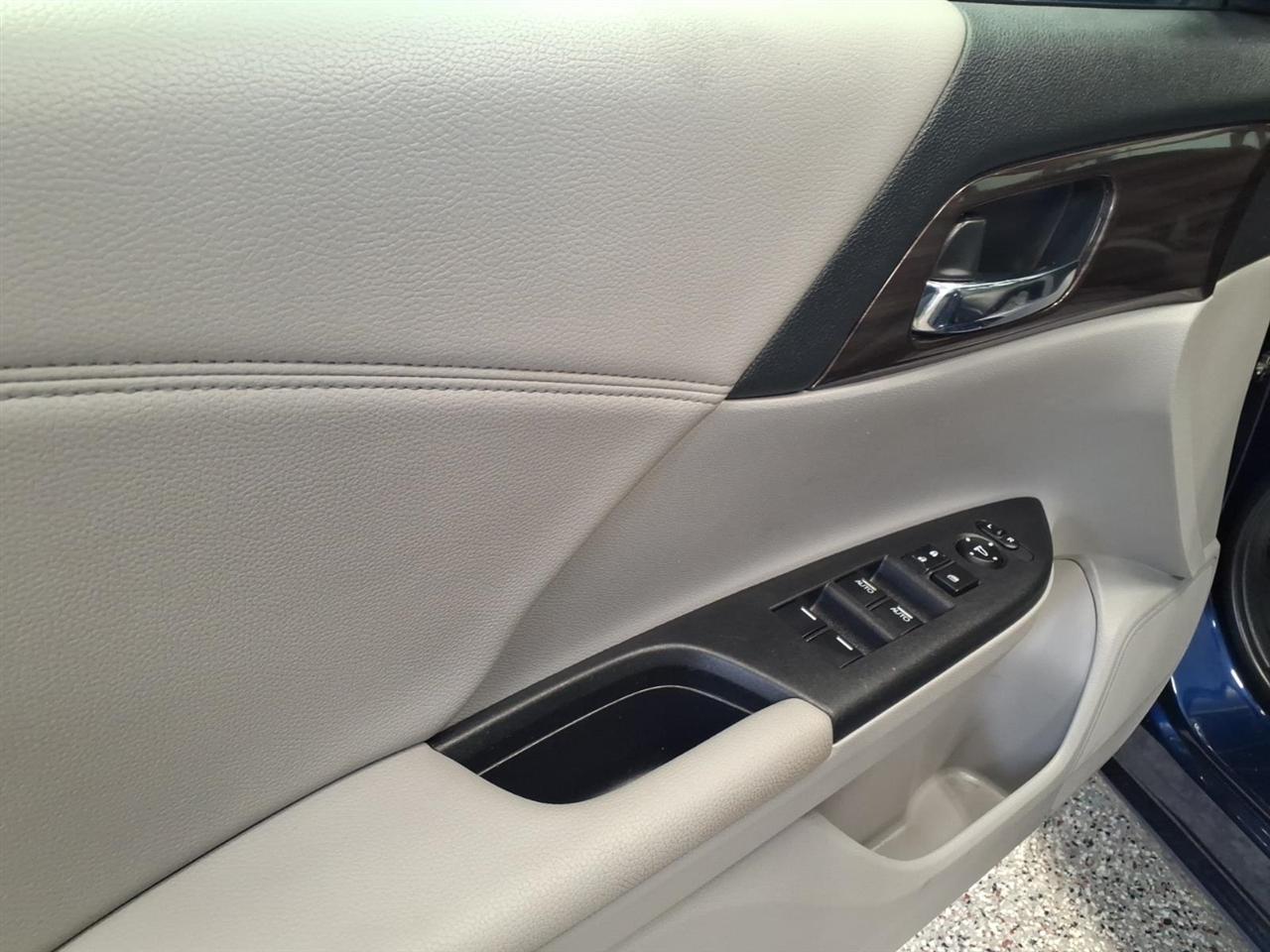 Honda Accord photo 8