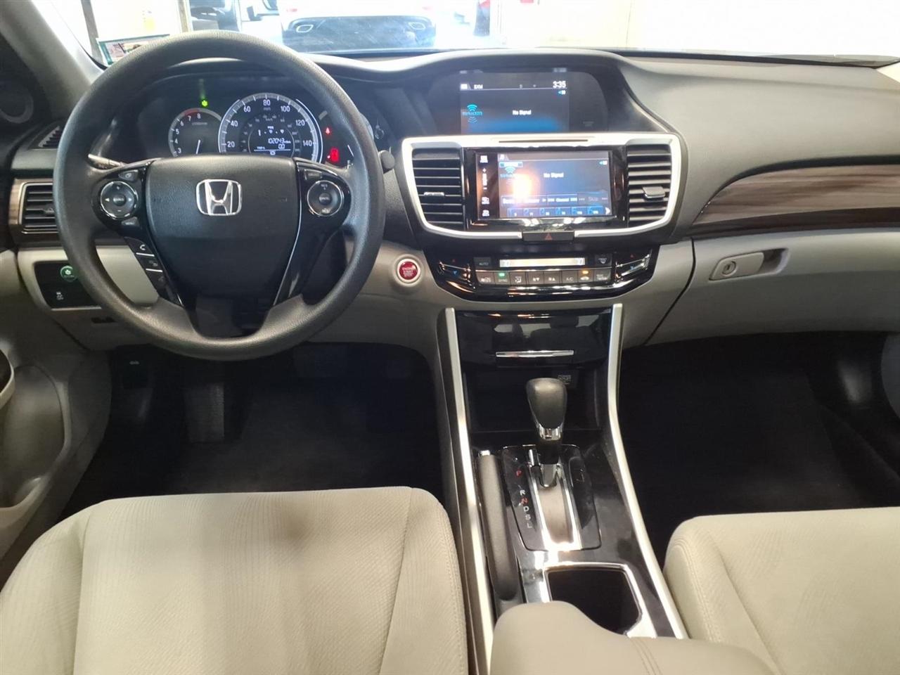 Honda Accord photo 9