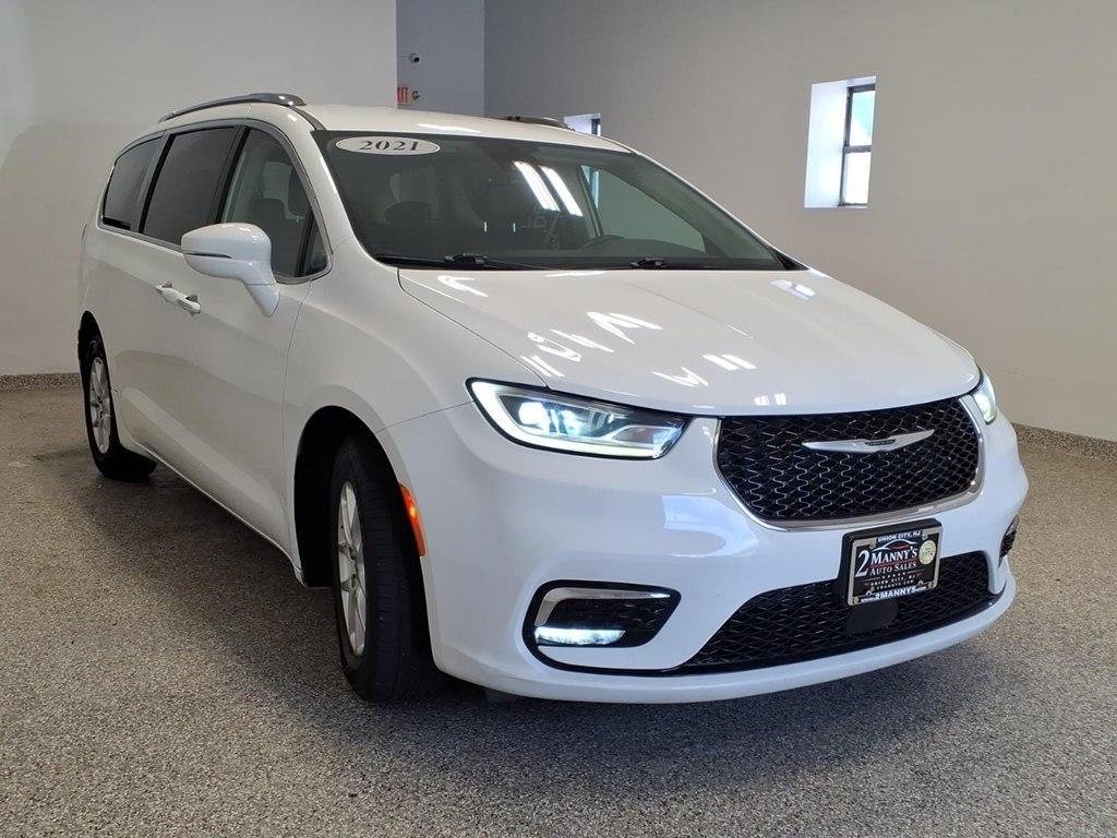Chrysler Pacifica photo 3