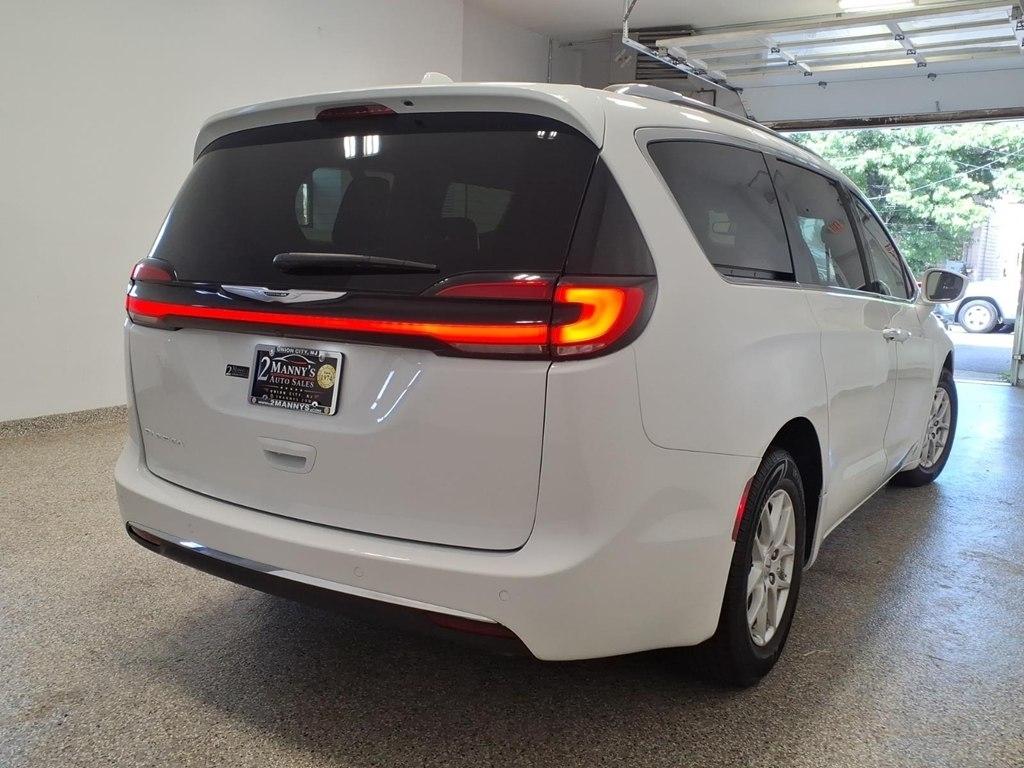 Chrysler Pacifica photo 4