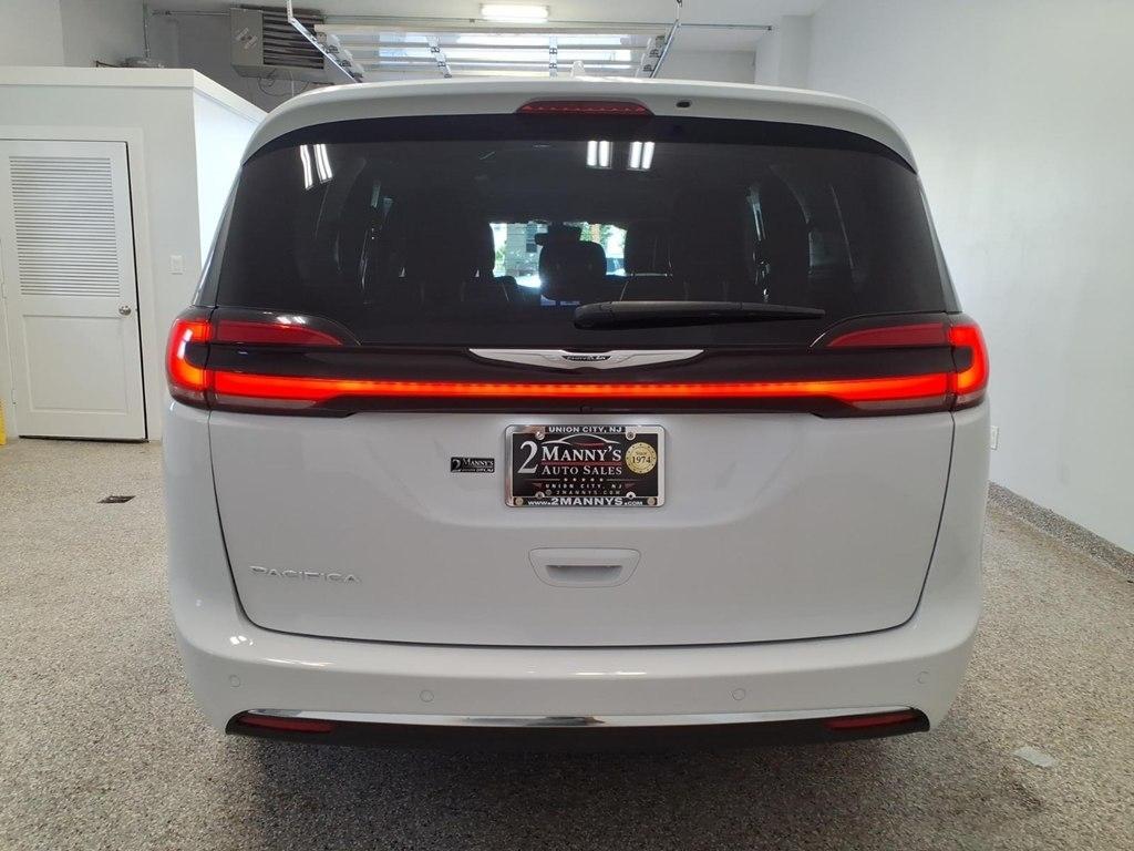 Chrysler Pacifica photo 5