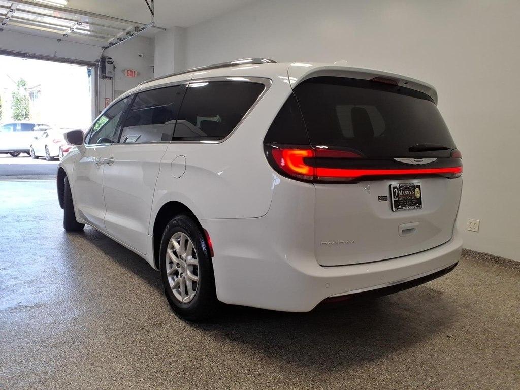 Chrysler Pacifica photo 6