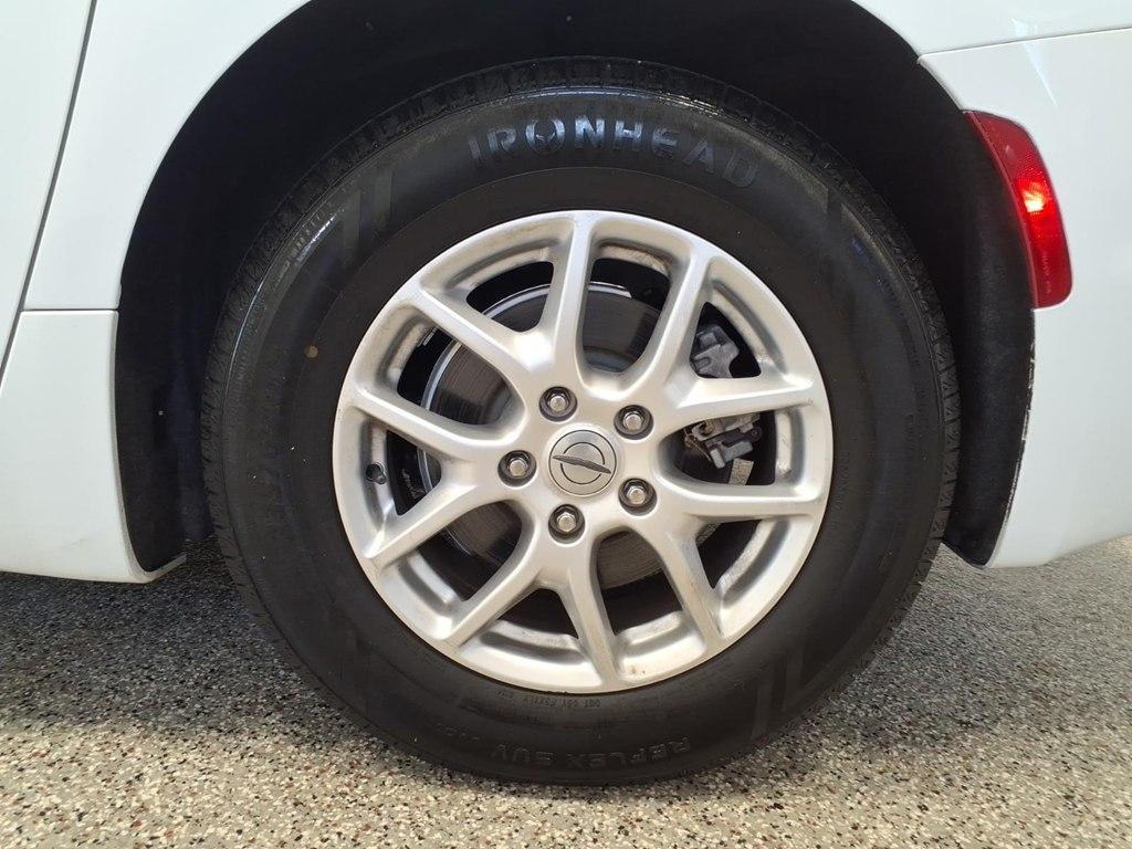 Chrysler Pacifica photo 7