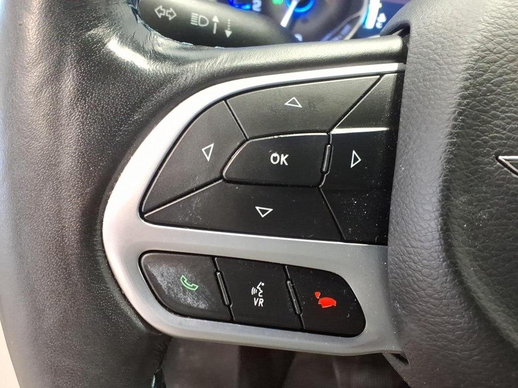 Chrysler Pacifica photo 10