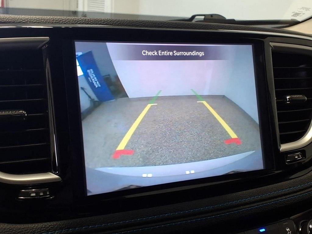 Chrysler Pacifica photo 13