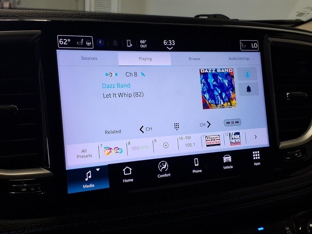 Chrysler Pacifica photo 14