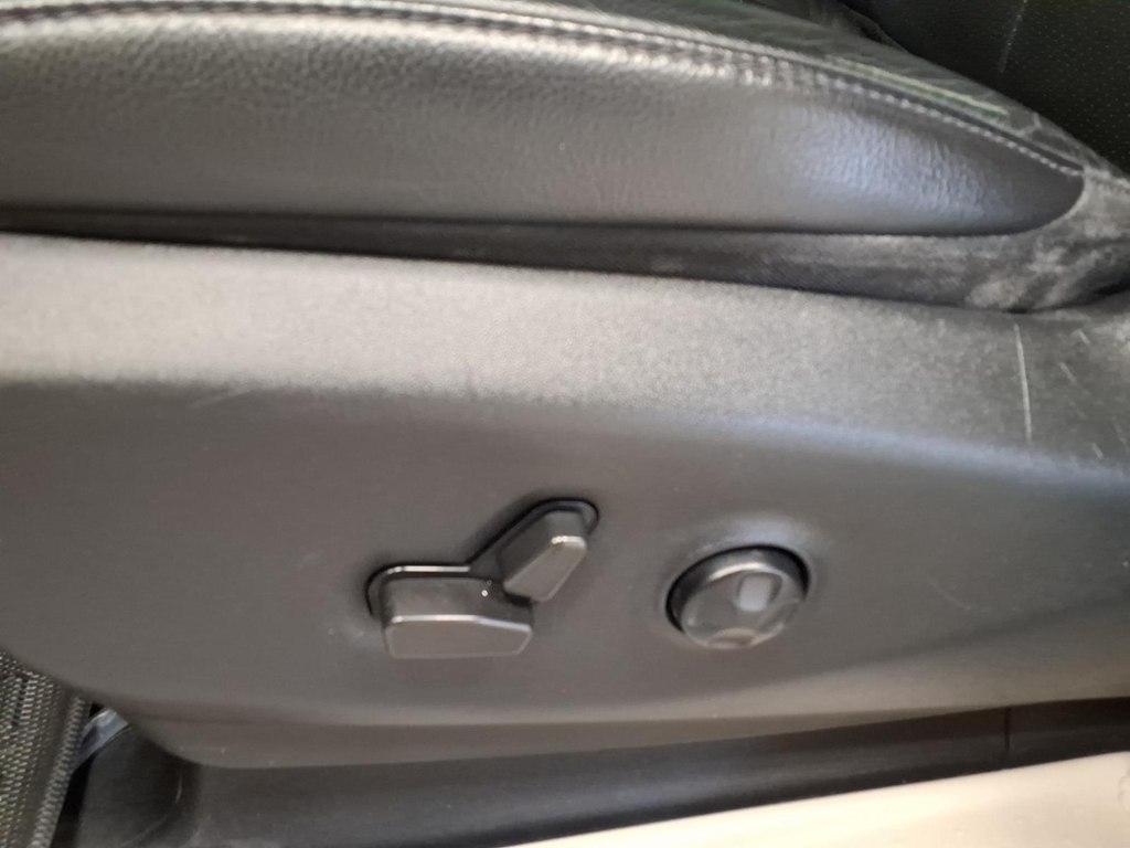 Chrysler Pacifica photo 17