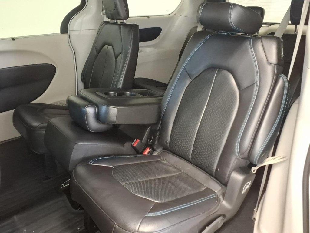 Chrysler Pacifica photo 18