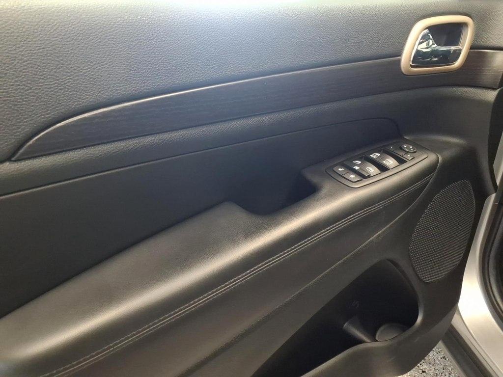 Jeep Grand Cherokee photo 8