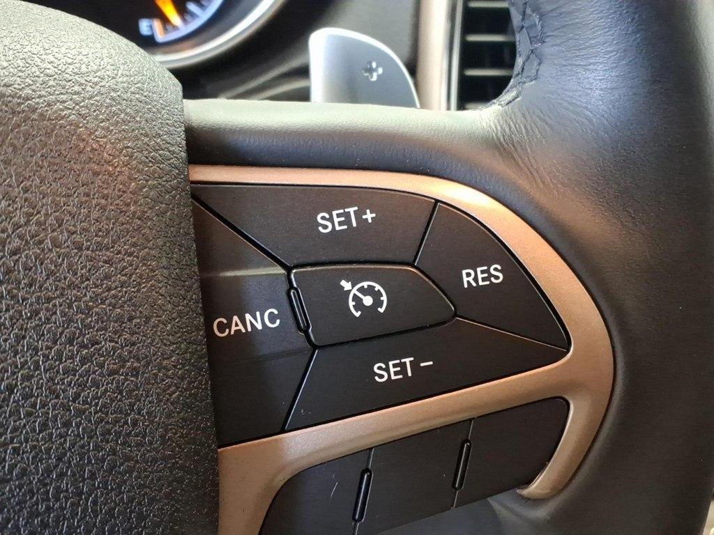 Jeep Grand Cherokee photo 12