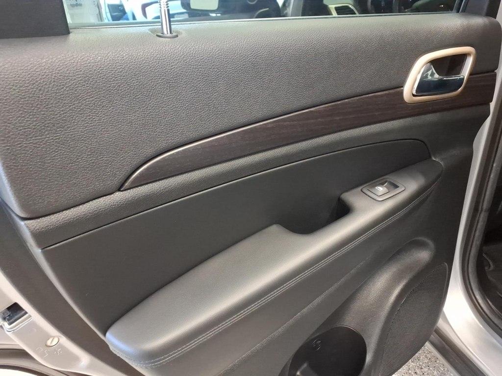 Jeep Grand Cherokee photo 17