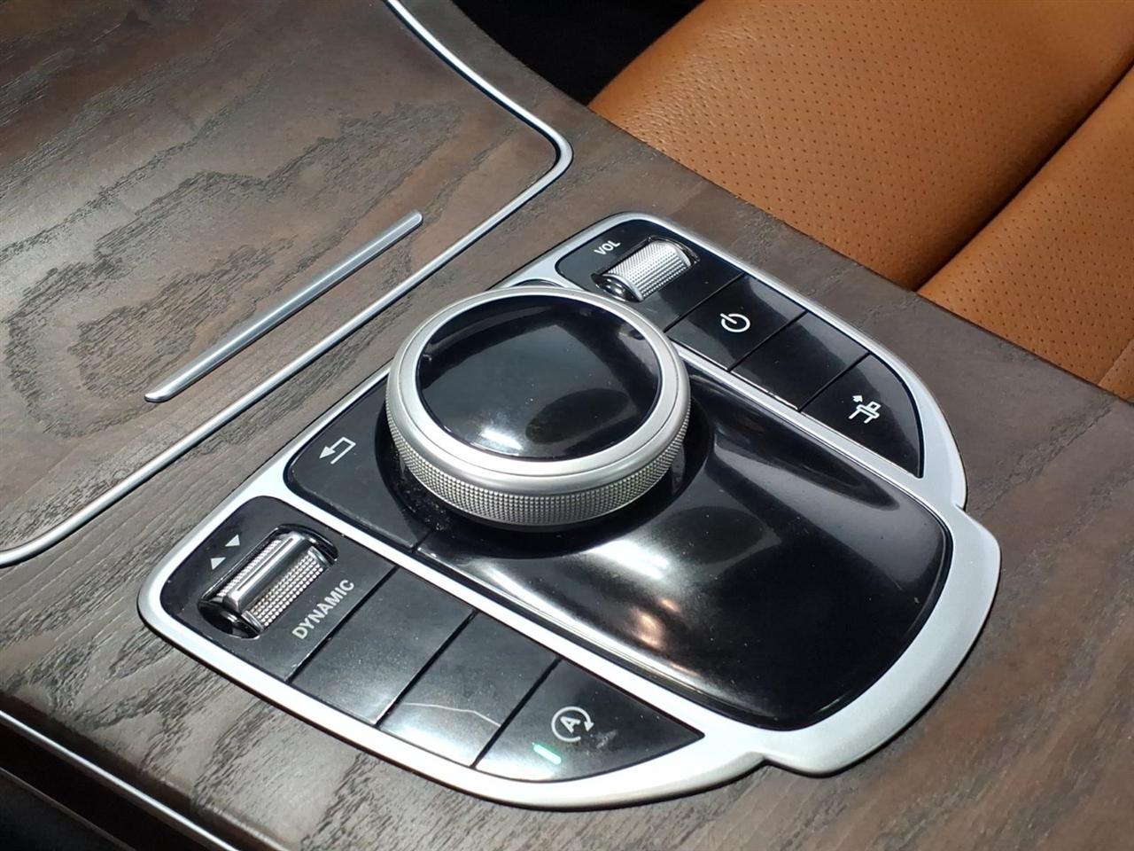 Mercedes-Benz C-Class photo 17