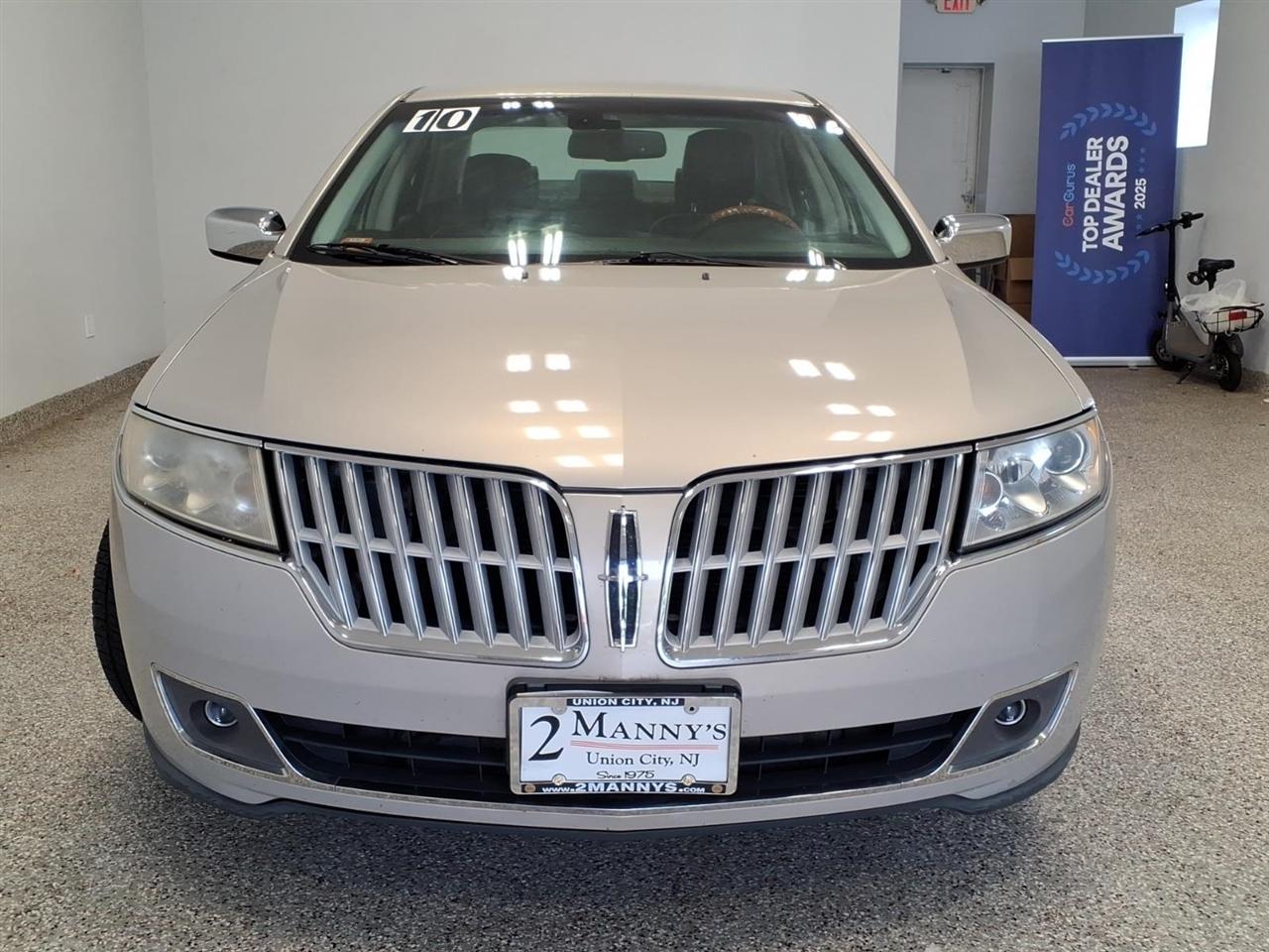 Lincoln MKZ photo 2