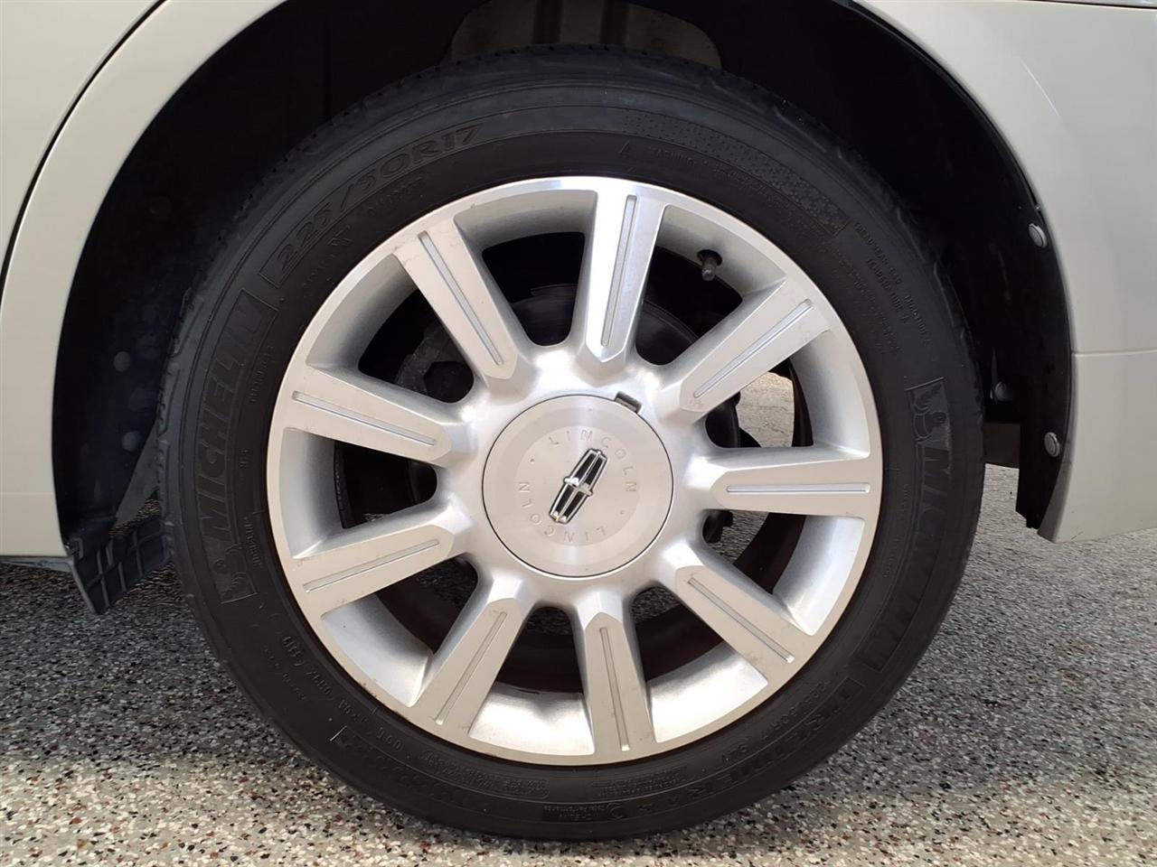 Lincoln MKZ photo 7