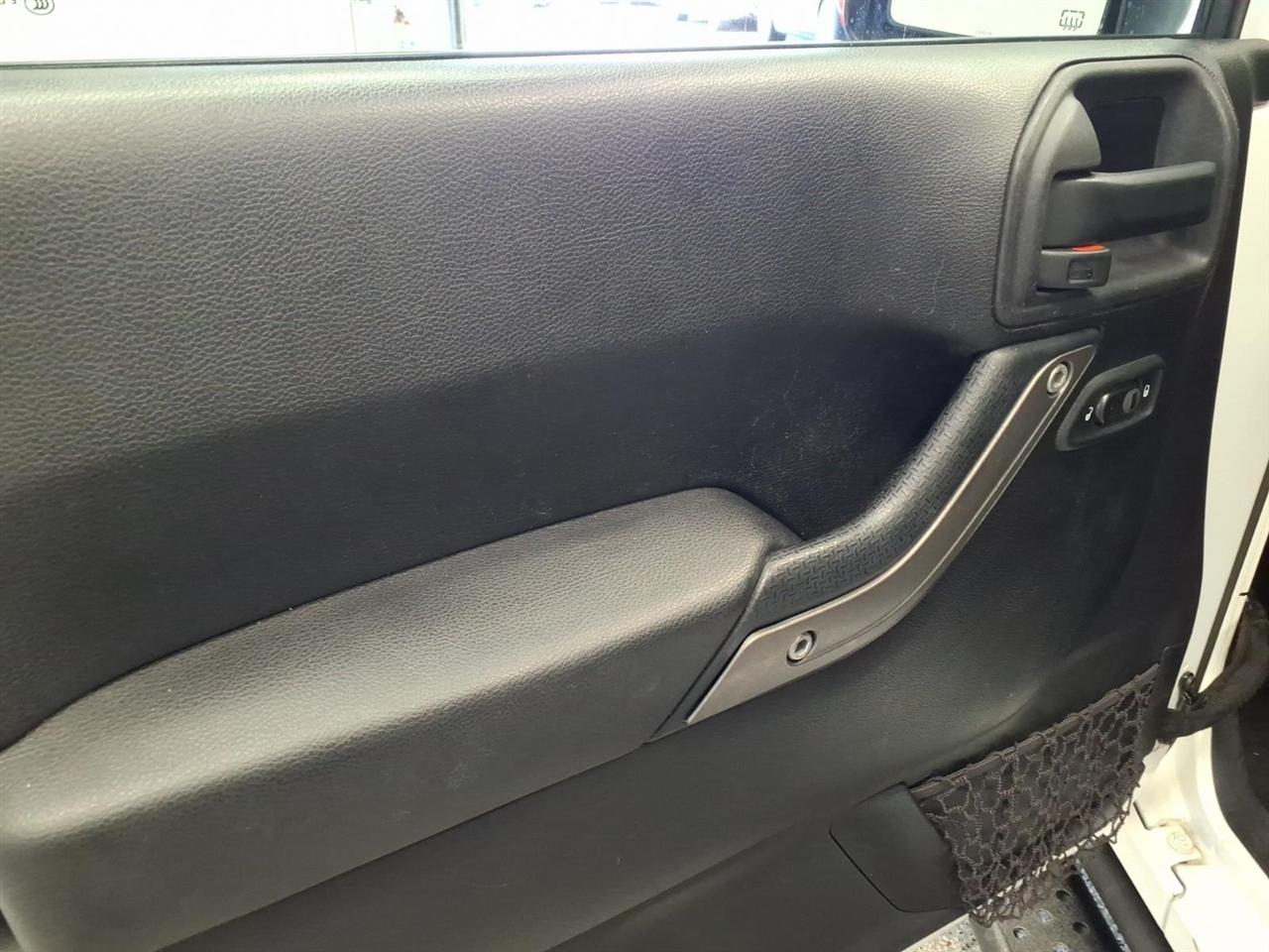 Jeep Wrangler photo 9