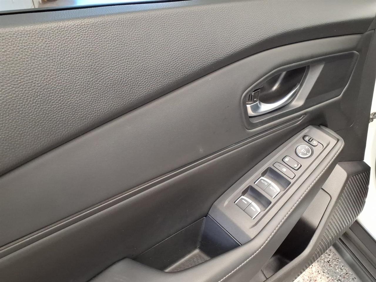 Honda Accord photo 8