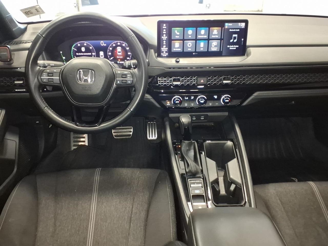 Honda Accord photo 9
