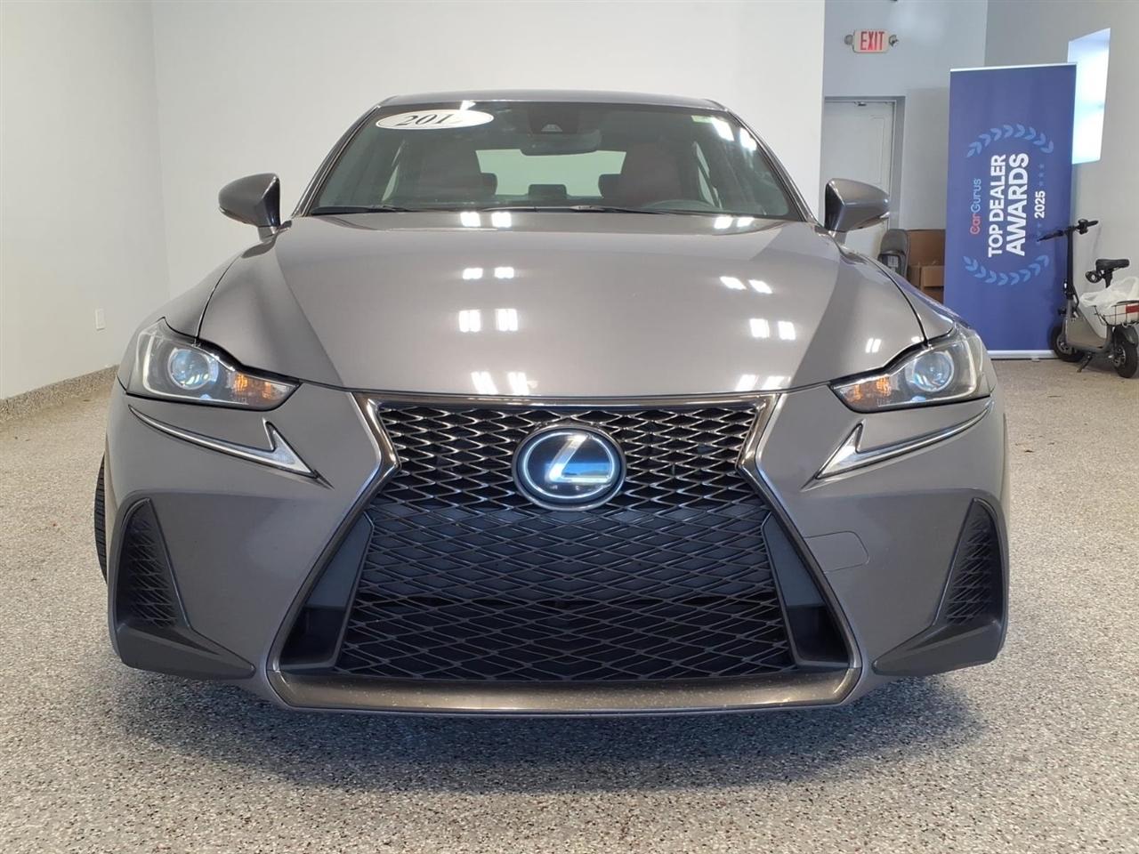 Lexus IS photo 2