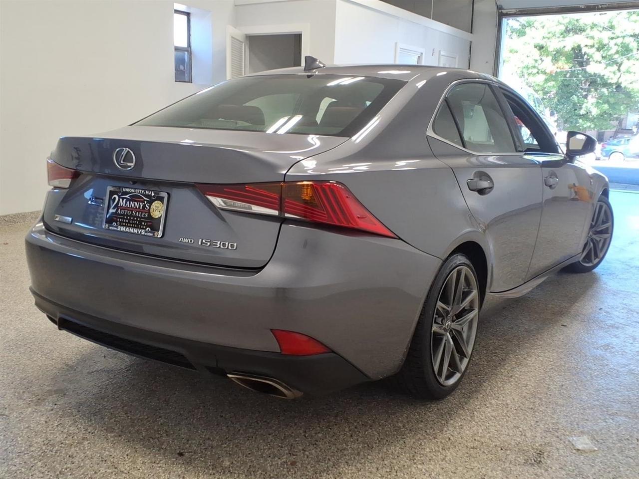 Lexus IS photo 4