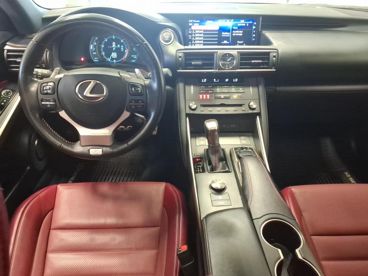 Lexus IS photo 9